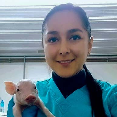 Camila Mendez holding a small pink pig