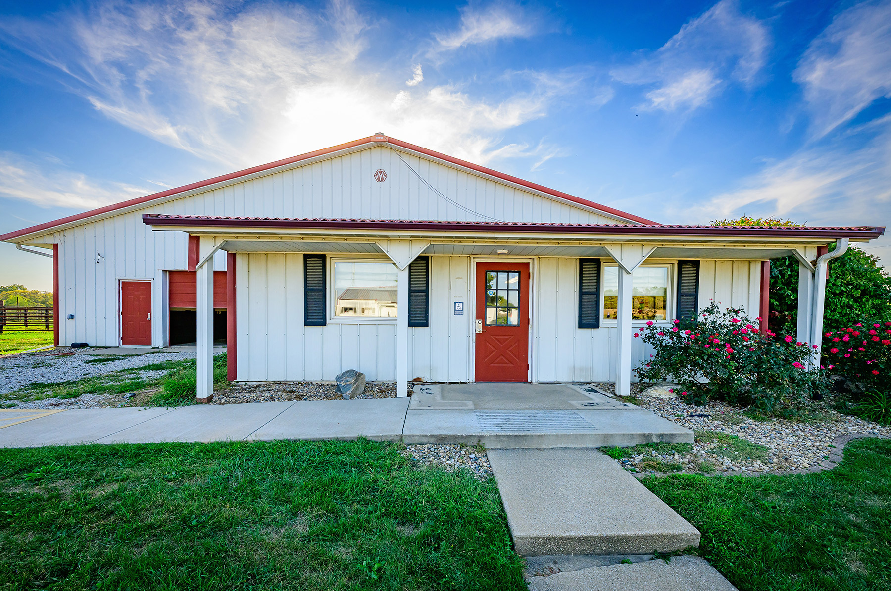 Midwest Equine at Illinois building's exterior