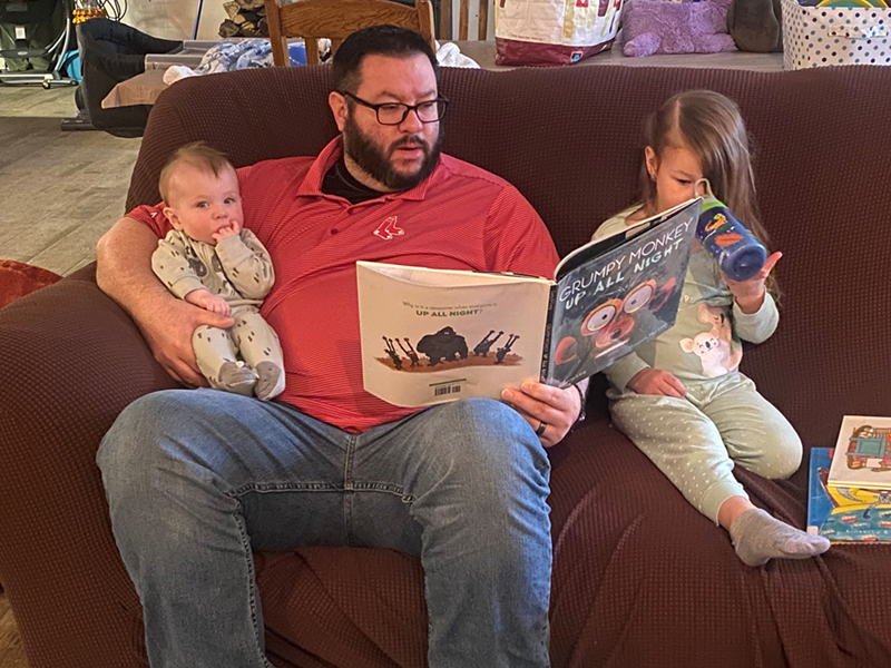 Shaun Guernsey reading to his two young children