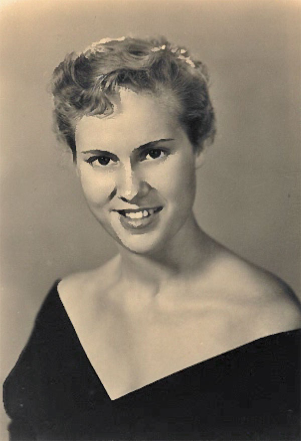 Leah Wightman's high school graduation portrait