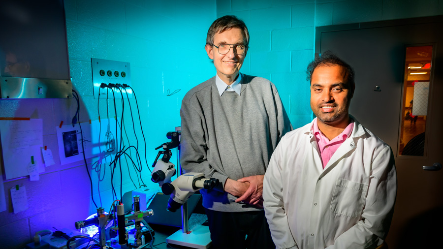 Uwe Rudolph and Rajasekar Nagarajan in their laboratory. Photo by Fred Zwicky