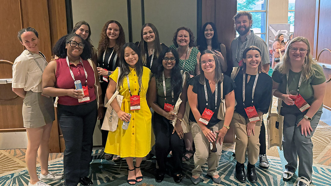Illinois summer research trainees at national symposium